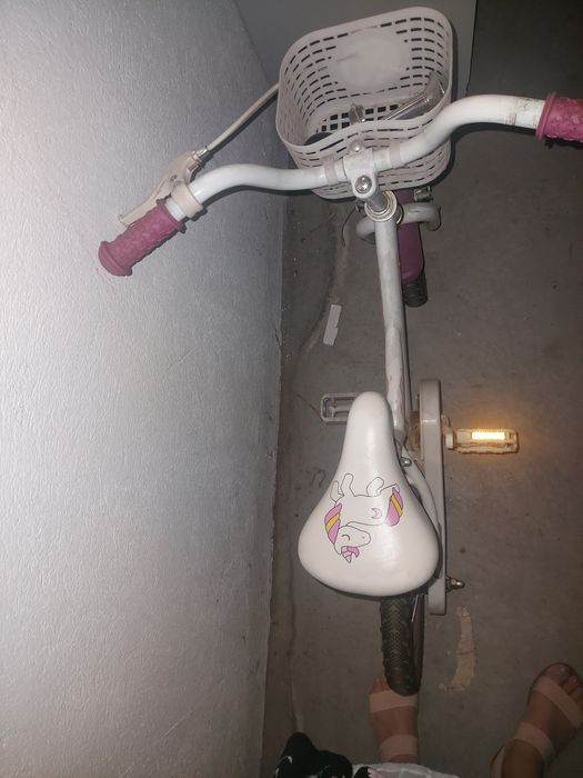Vând trotineta și bicicleta în stare foarte bună fiecare. Mai mult prăfuite  la subteran decât utilizate. Se pot vinde împreună sau separat. Pret bun!