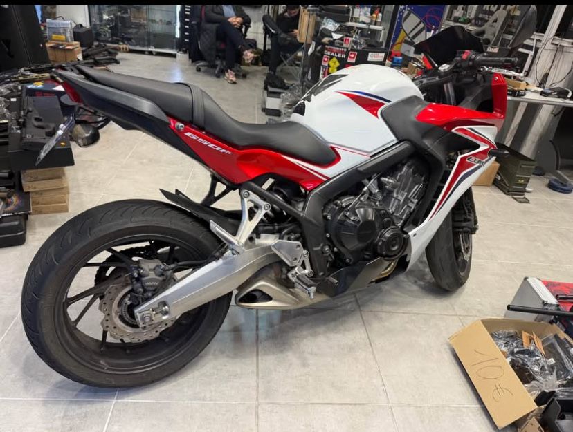 Honda Cbr650f, 2014, ABS, tinuta in garaj.