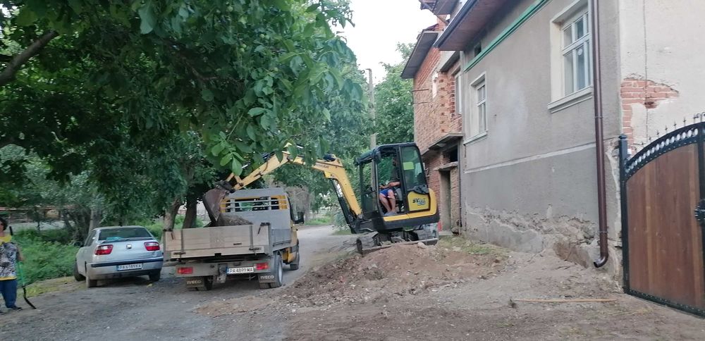 Услуги със багер 3т,самосвал и платформа!