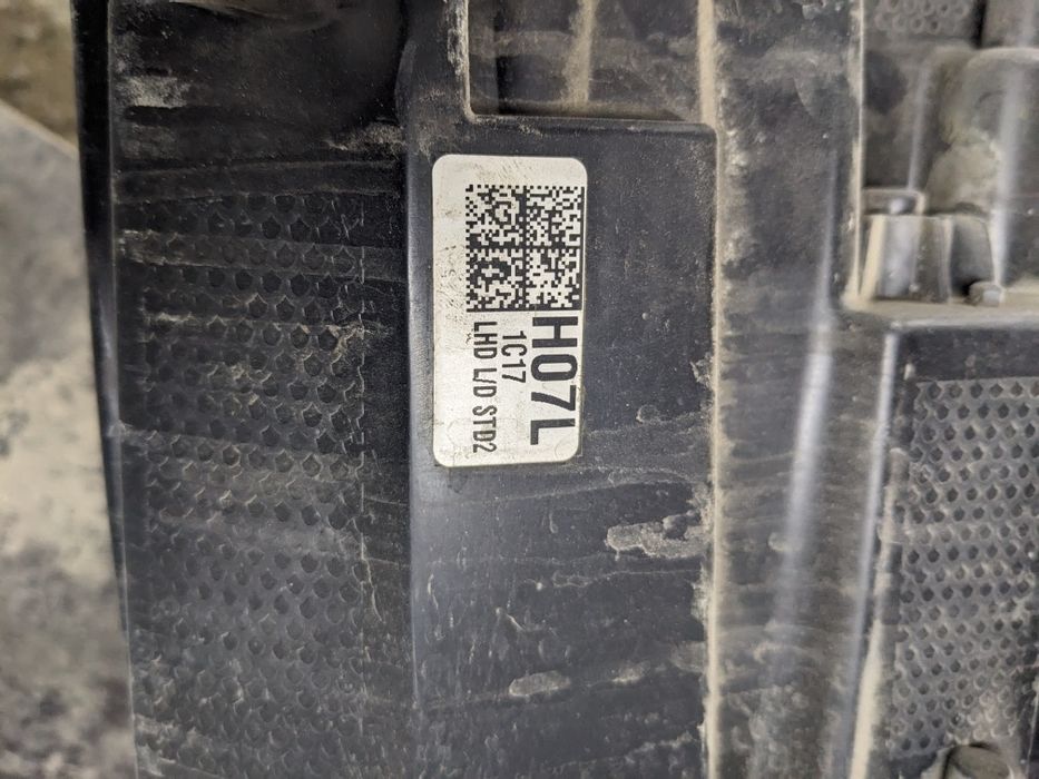 Продам фару на запчасти