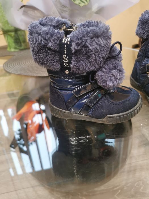 Тъмносини ботушки