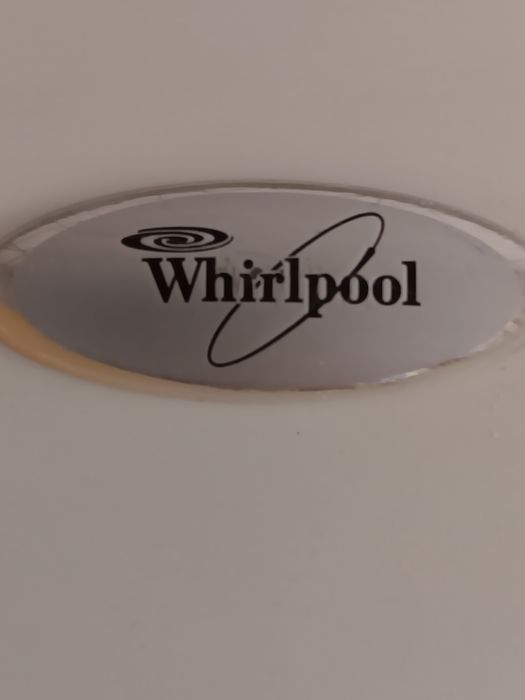 Холодильник двухкамерный Whirpool.