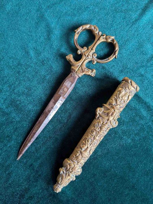 Бронзова ножица , Стара ножица,