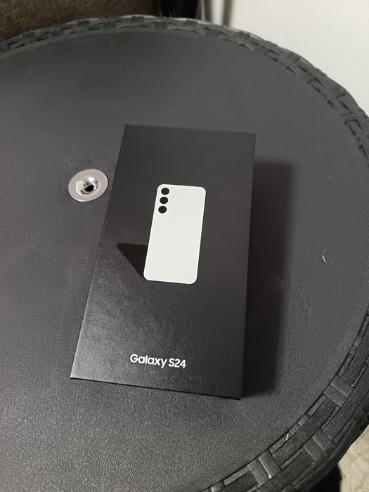 Vând Samsung S24 Alb 128/8 Gb