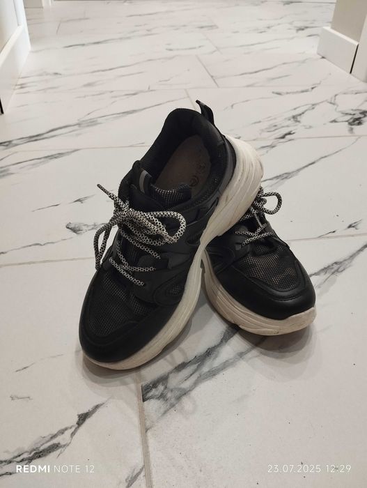 Дамски черни кецове