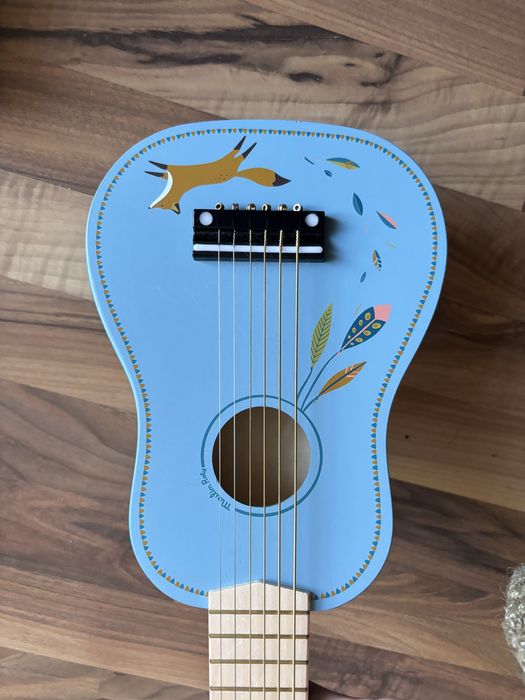 Две детски китари