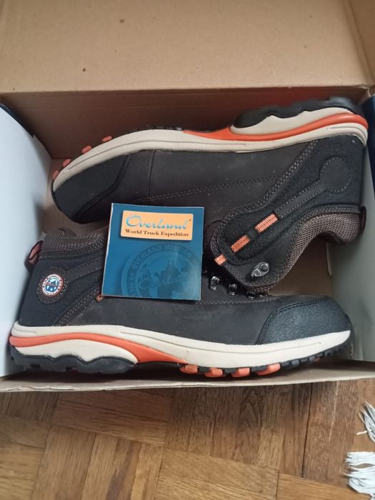 Bocanci de protecție cu bombeu metalic