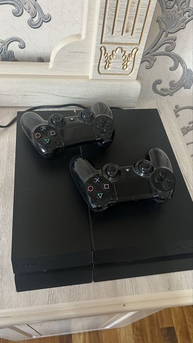 Playstation 4 Fat 500 GB XOLATI YAXSHI. OʻYINI YOʻQ FAQAT. 2 ta Jostik