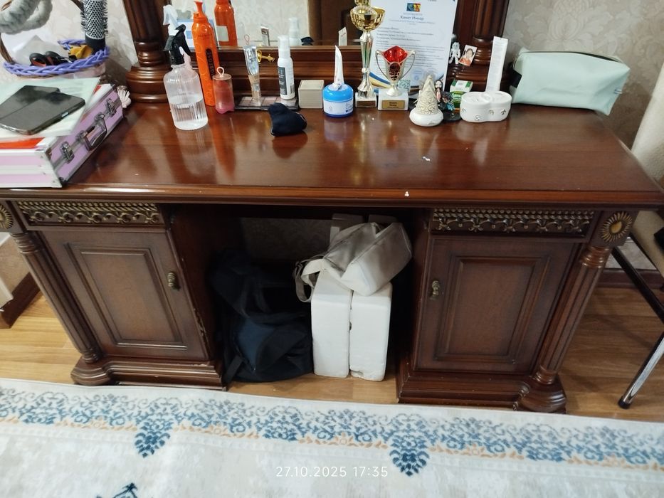 Продам стол с зеркалом