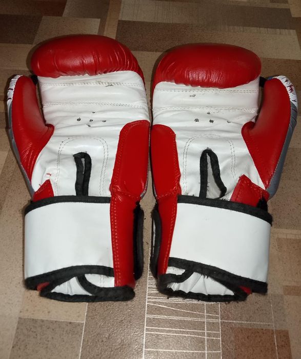 Боксёрские перчатки 12oz