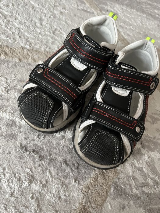 Продам детские сандалики