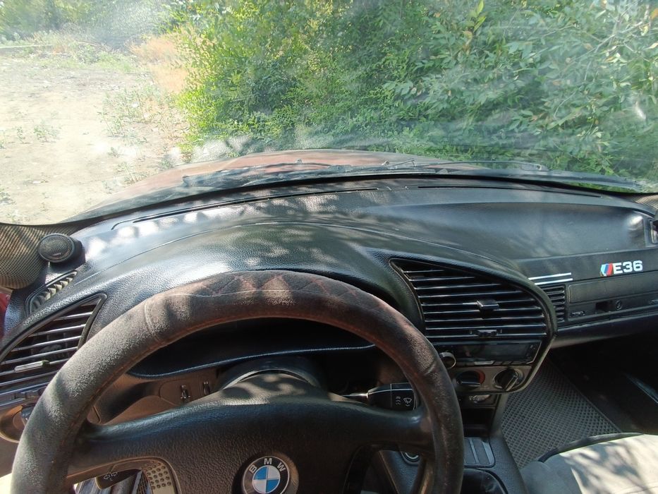 Продам машину BMW e36 318i