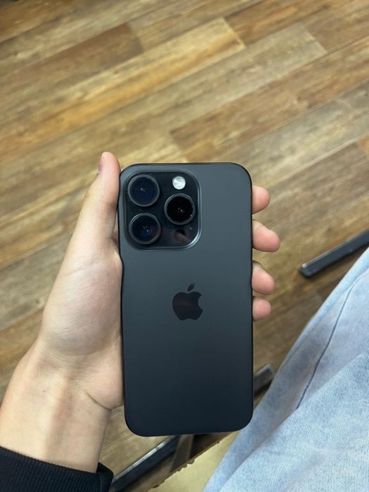 iPhone 15 pro, black