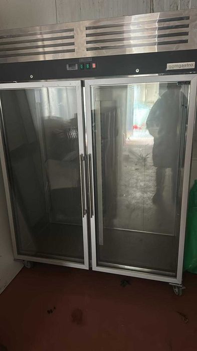 Vând vitrine frigorifice, maturare, congelare, masina tocat cap refrigerare