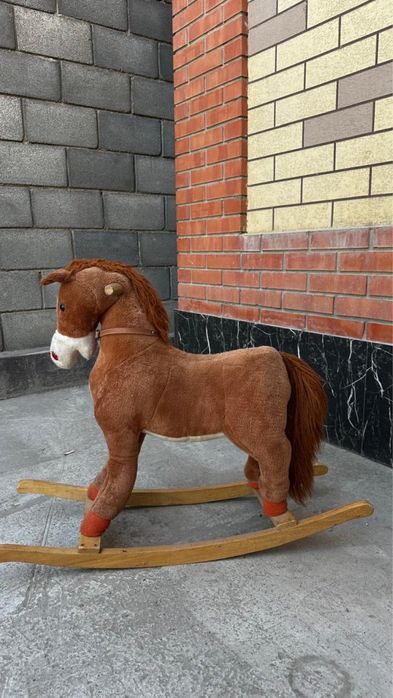 Игрушечный лошадь