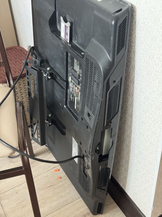 Продам телевизор за 2000 не смарт но работает