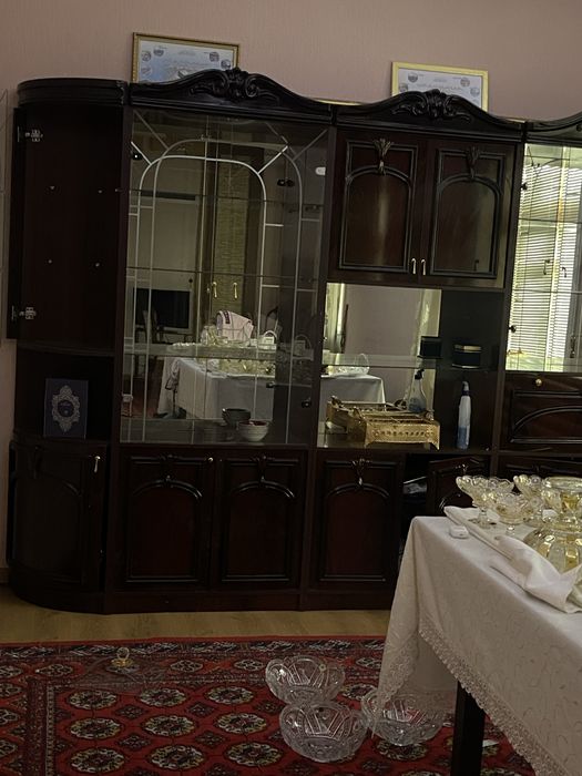 Сервант яхши холатда стенка