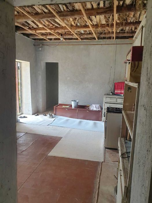 Hovli 8 sotix sotiladi