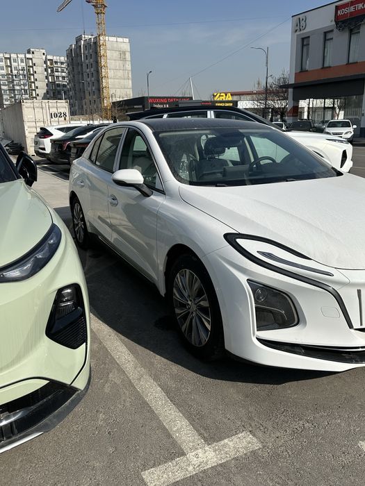 Hongqi e-qm5 2024 yil 450/500km yuradi batareya hajimi 60kwt bo'ladi