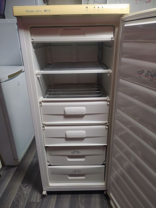 Продам морозильную камеру