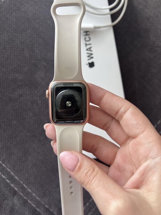 Apple Watch SE 40mm Gold Aliminum