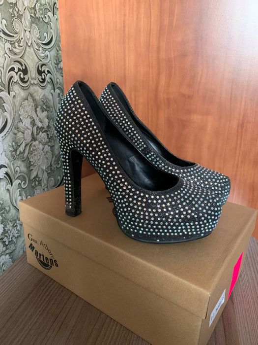 Срочно продам туфли