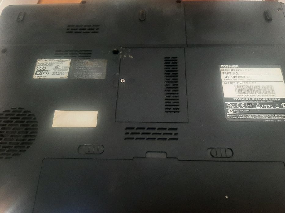 Leptop  Toshiba de 16 inci