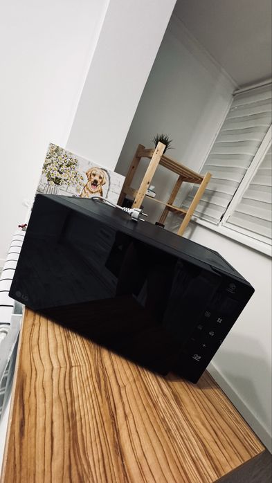 Продам микроволновую печь LG