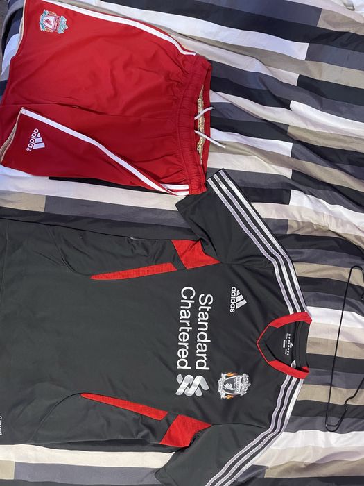 Оригинален екип Liverpool FC - Adidas (2011) – фланелка S + шорти M