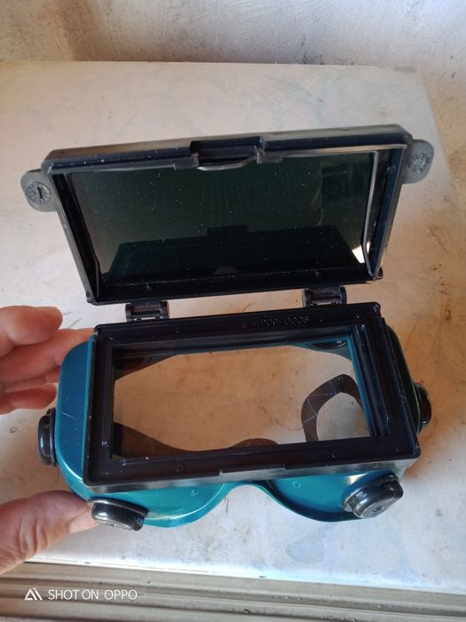 Продам сварочные очки.