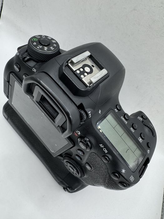 Canon 6D mark2 sotiladi koreyadan kelgan