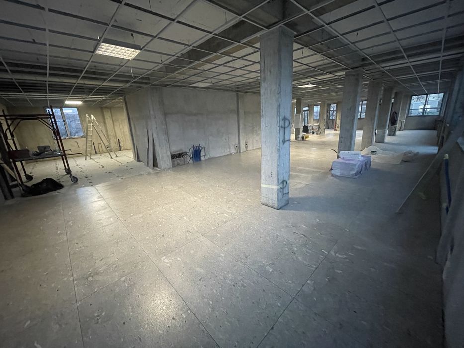 Spatii comerciale cu parcare privata