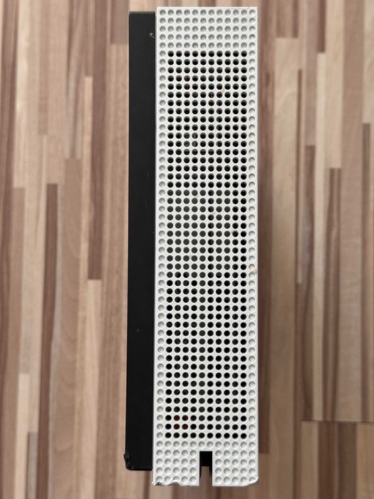 Xbox One S 1TB без контролер
