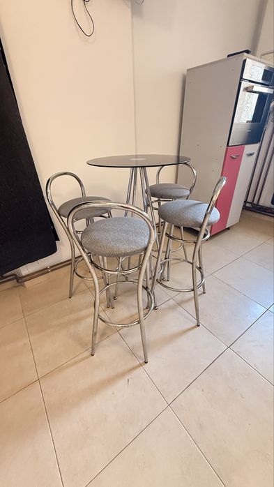 Set masa si 4 scaune pentru bar
