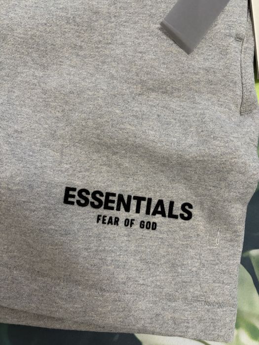 Pantaloni scurti ESSENTIALS Gri !! OFERTA LIMITATA !!