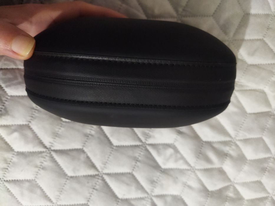 Твърд кейс за слушалки Beats.