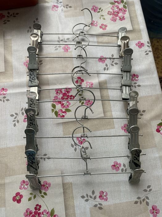 Продам вешалки для одежды