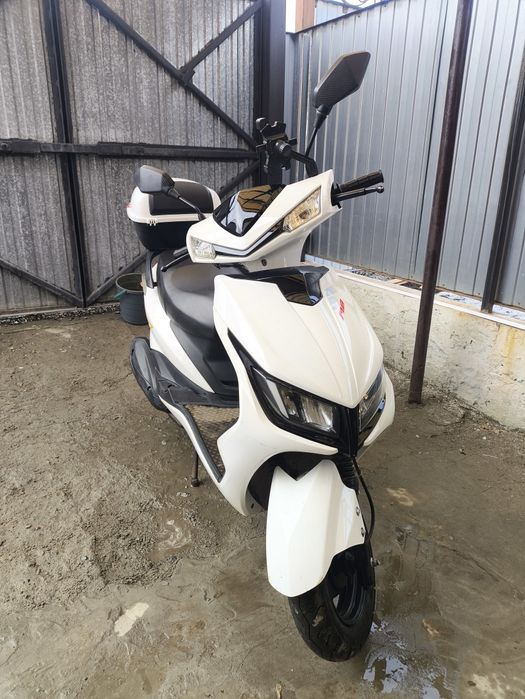 Продам мопед Sonlink M8.