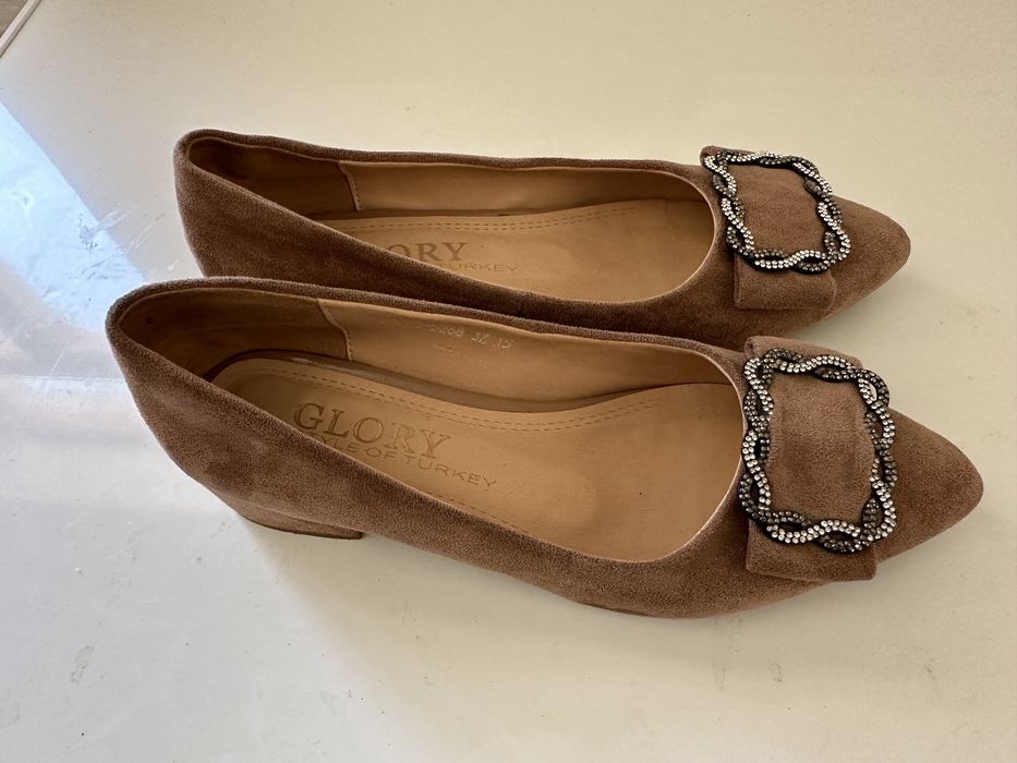 Қара туфли ,ақ туфли