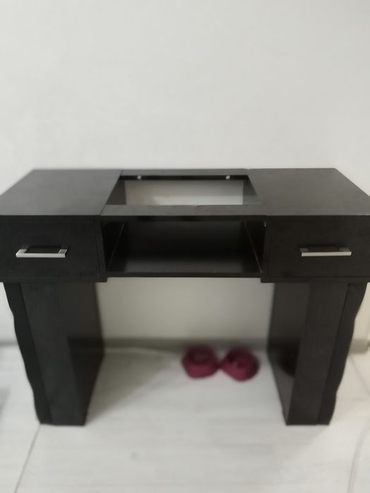 Продам маникюрный стол