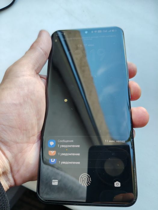 Honor 200 black.