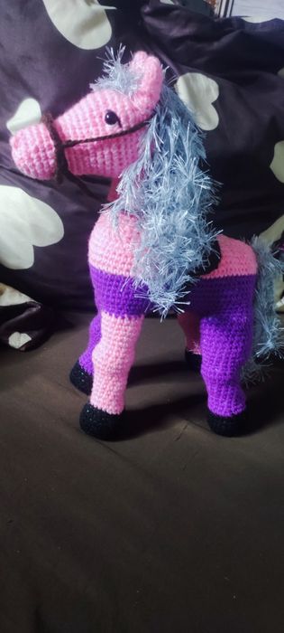 В продаже игрушки ручной работы