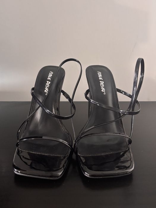 Обувки на висок ток