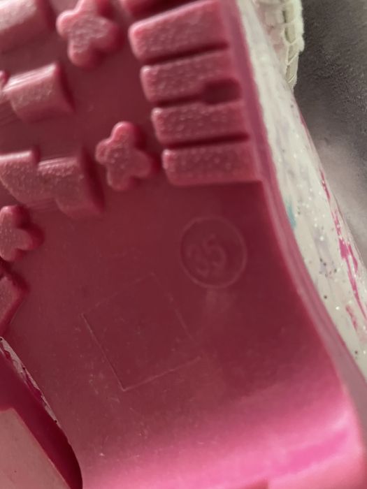 Продам качественные, резиновые сапожки на девочку.