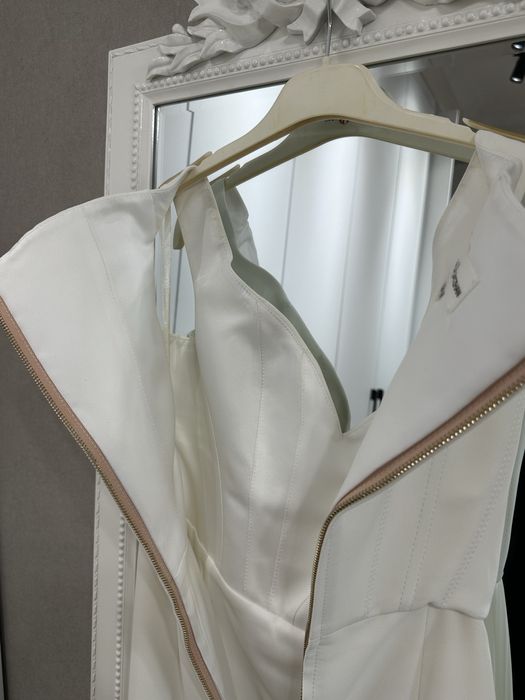 Платье: Dinara Satzhan