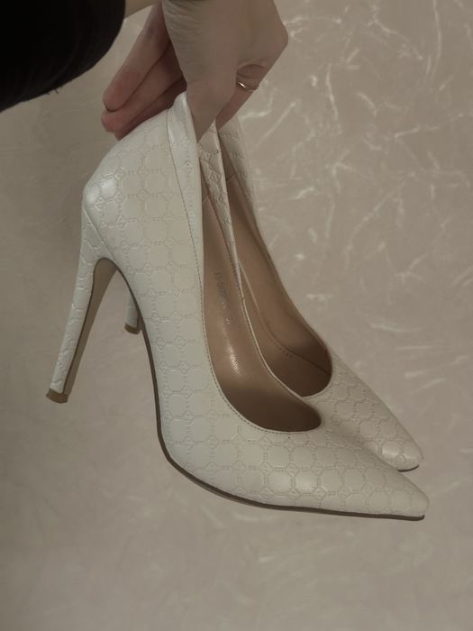 Туфли белые