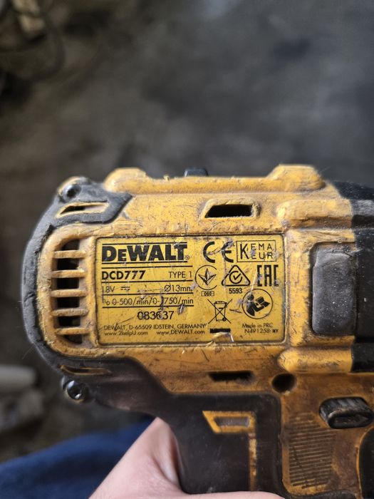 Шуруповерт DeWalt DCD777