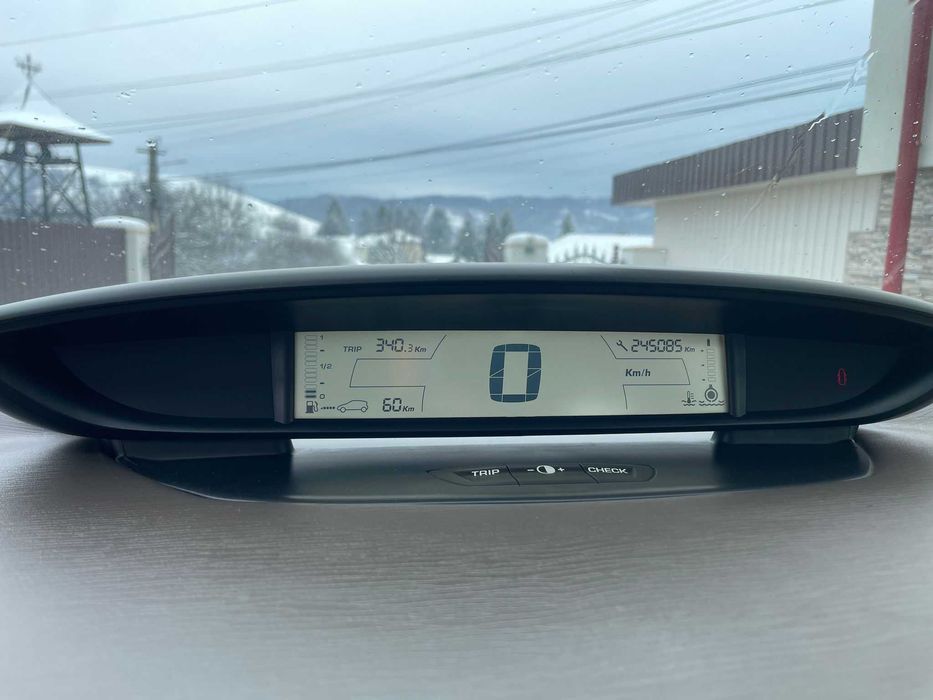 Vând Citroen C4 1.6 benzină