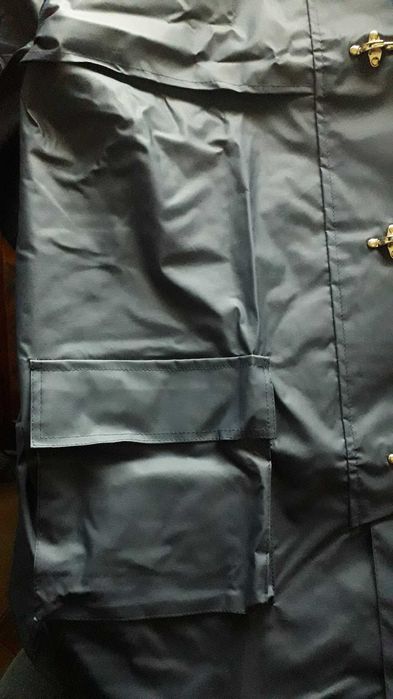 дъждобран плътен стабилен качествен с метални закопчалки