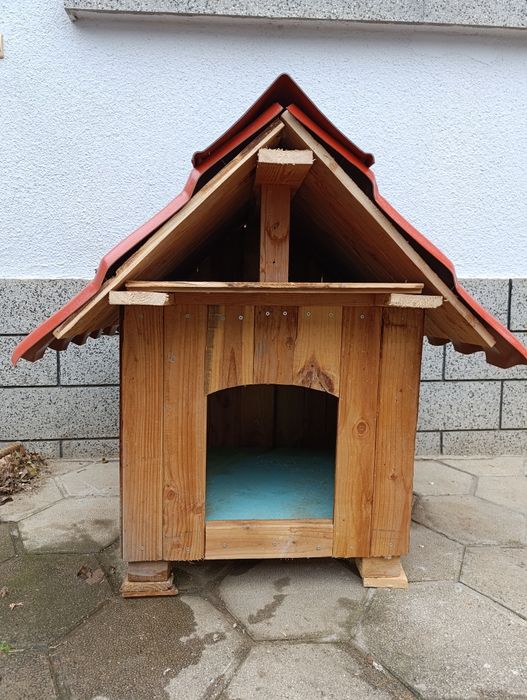 Кучешка колиба направена от дъски ( ламперия)